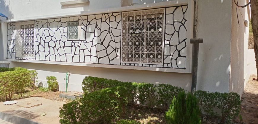 Superbe Villa 3 Chambres, Quartier Résidentiel