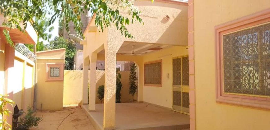 Villa 3 Chambres vers École Sikar