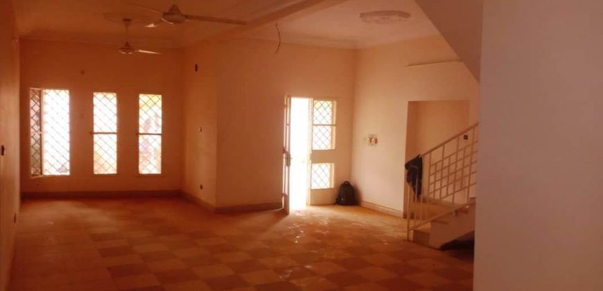 Villa 3 Chambres en Dalle, Abordable, 400 m2