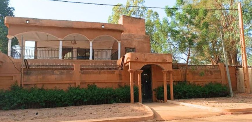 Étage Spacieux de 6 Chambres, près du Consulat du Burkina Faso