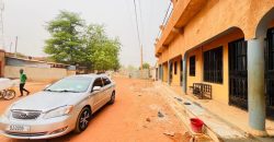 2 Boutiques Collées avec Staff, 2ème Laterite