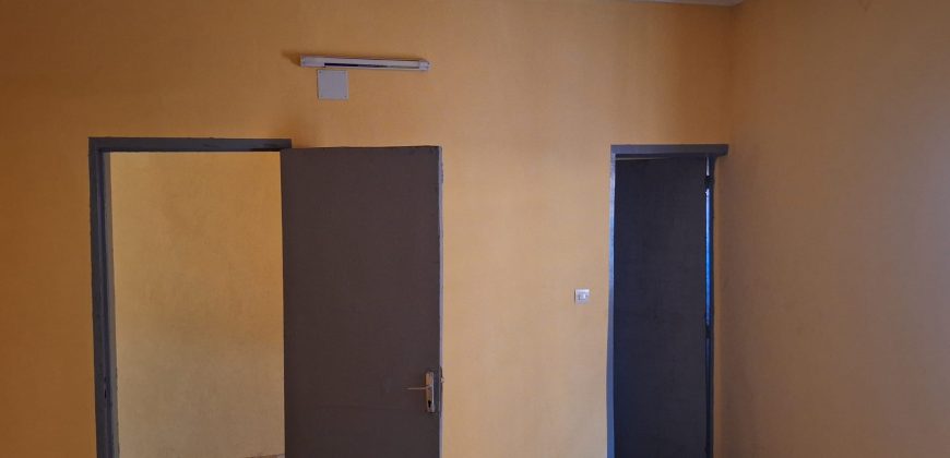 Maison 3 Chambres avec Dépendance, 200 m²