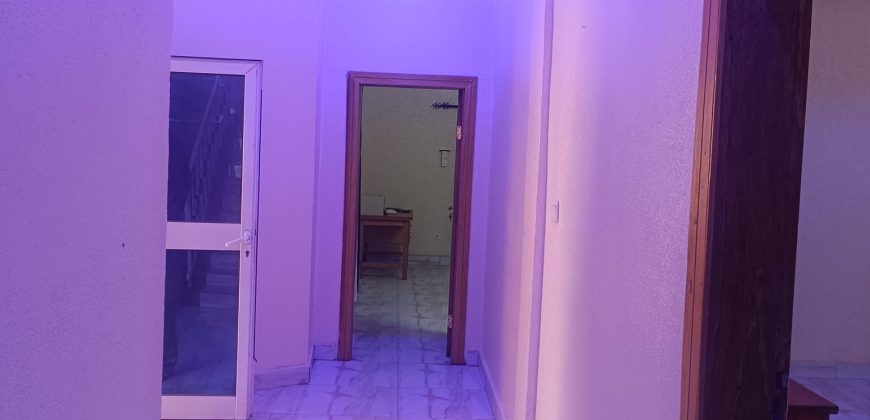 Étage Meublé 8 Chambres, 2 Salons, Piscine