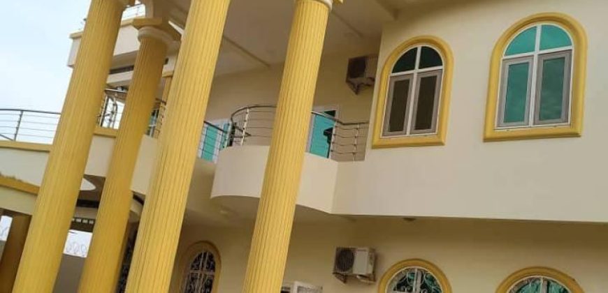 Villa à Étages 6 Chambres avec Piscine