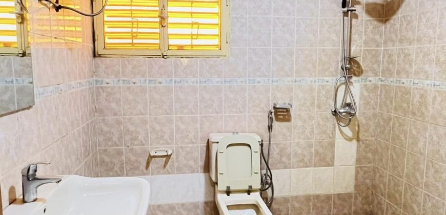 Très Belle Villa 4 Chambres, Piscine et Groupe Électrogène (Ibrahim I)
