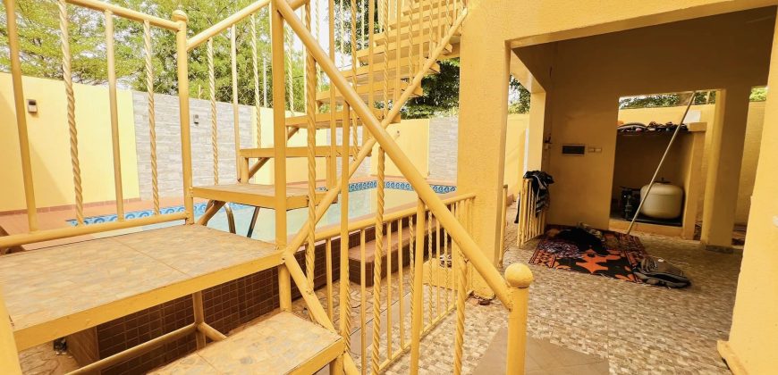 Très Belle Villa 4 Chambres, Piscine et Groupe Électrogène (Ibrahim I)