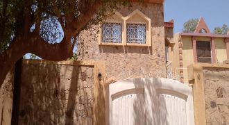 Belle Maison à étage, 4 Chambres Climatisées