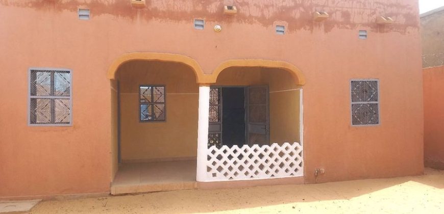 Maison Neuve 3 Chambres, sud du Mur Mère et Enfant de Zinder