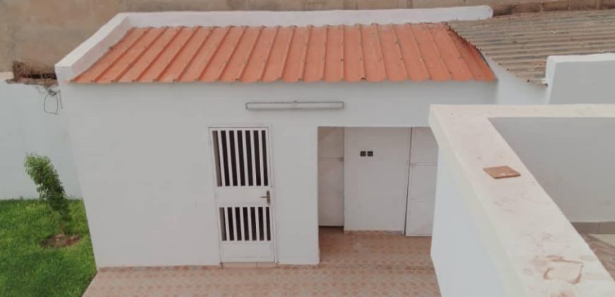 Très Belle Maison à étage, 4 Chambres avec Douche