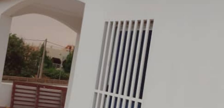 Très Belle Maison à étage, 4 Chambres avec Douche