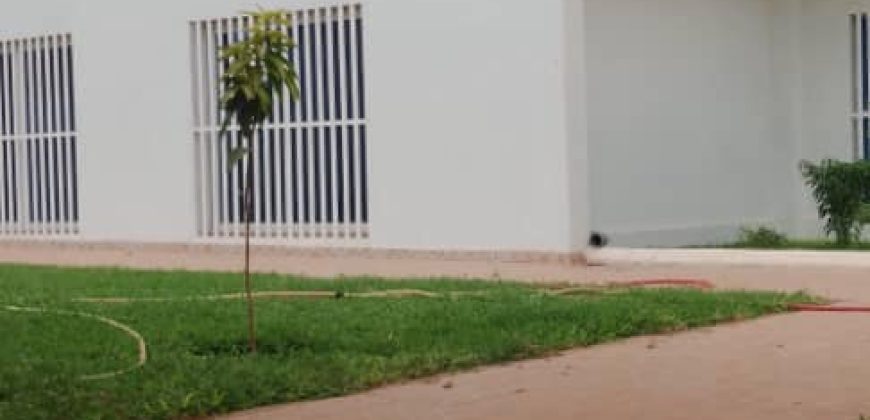 Très Belle Maison à étage, 4 Chambres avec Douche