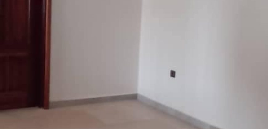 Très Belle Maison à étage, 4 Chambres avec Douche