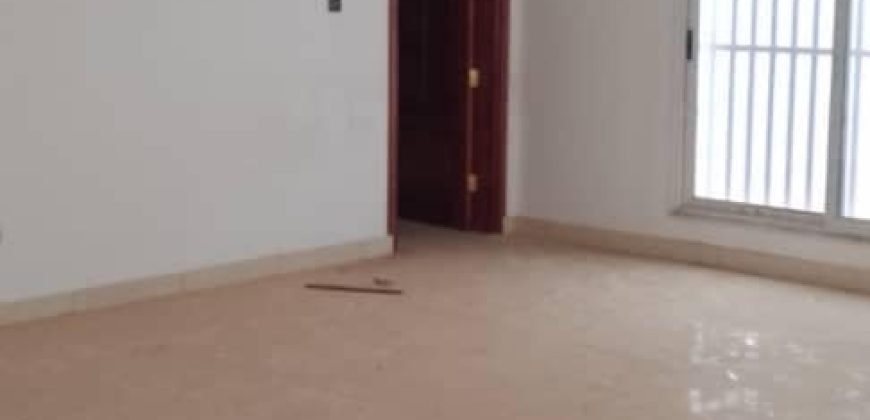 Très Belle Maison à étage, 4 Chambres avec Douche