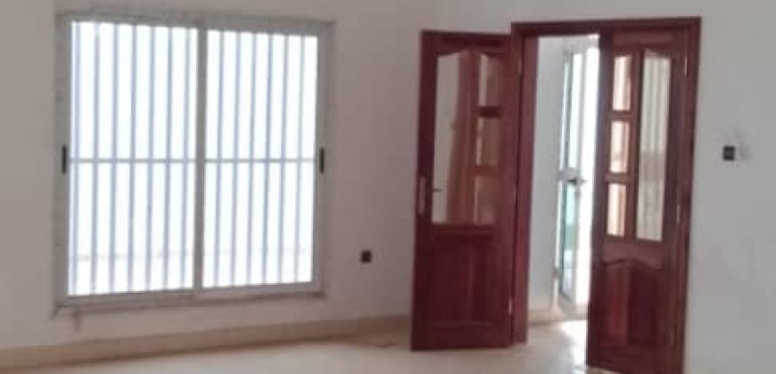 Très Belle Maison à étage, 4 Chambres avec Douche