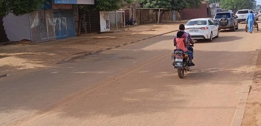 Grande Boutique Climatisée, sur le Pavé 1ère Latérite