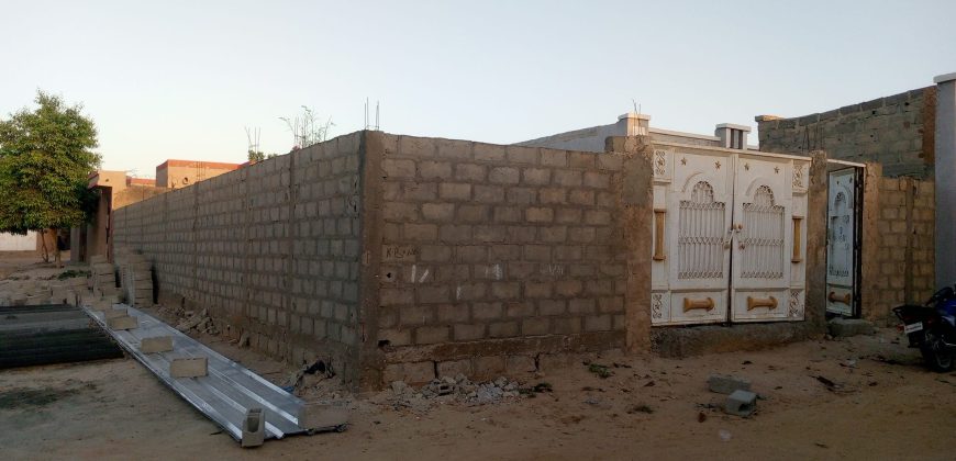 Terrain Clôturé de 250 m², derrière Boulangerie Référence