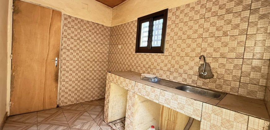 Villa 2 Chambres, 3 Douches, Magasin, Pavée