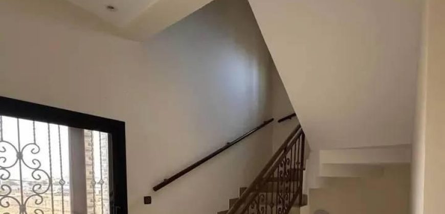 Villa Duplex 6 Chambres, 2 Salons, Piscine