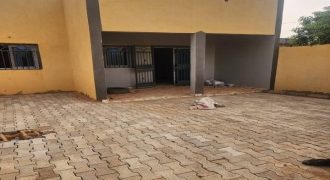 Belle Maison 3 Chambres, 3 Douches, près de Commissariat Koubia