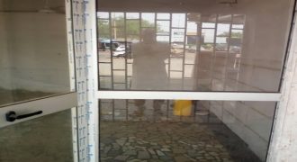 Grande Boutique au bord du Goudron Wadata