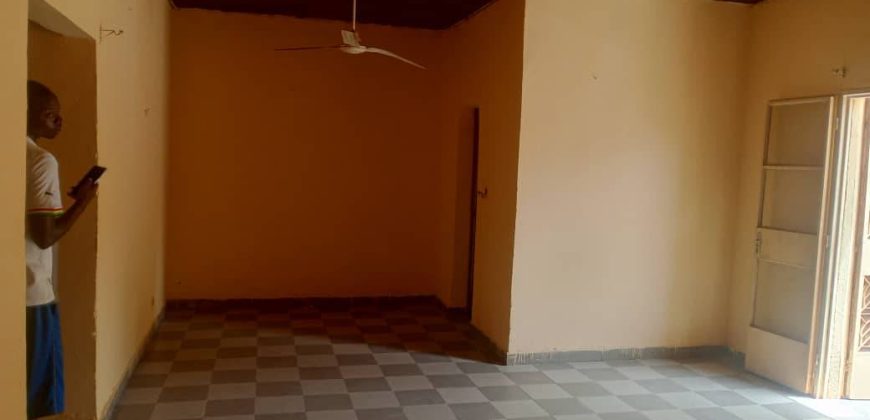 Maison 2 Chambres, Salon, Carrelée et Vitrée