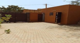 Maison 3 Chambres, 3 Douches, Pavé et Dépendance