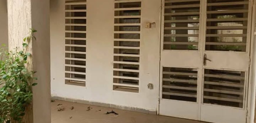 Villa 3 Chambres, 2 Douches, à 100 m du Goudron
