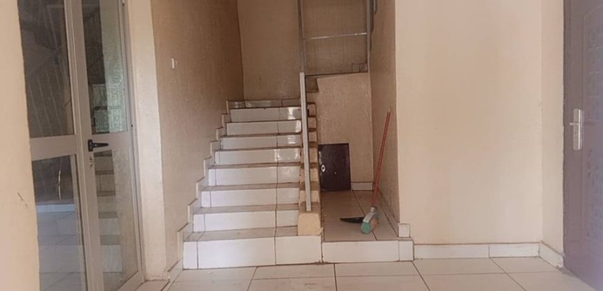 Villa 3 Chambres, Dépendance, Pavée, Climatisée