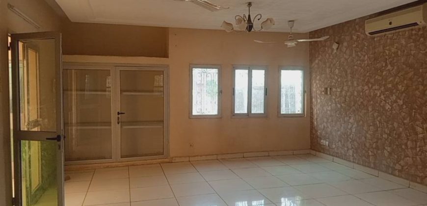 Villa 3 Chambres, Dépendance, Pavée, Climatisée
