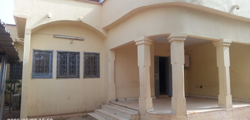 Villa 3 Chambres, Dépendance, Pavée, Climatisée