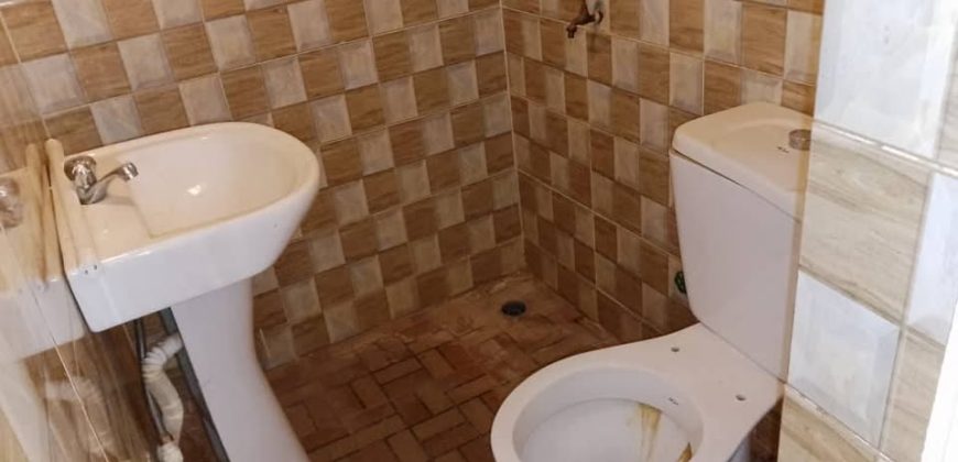 Boutique avec Grande Chambre et Douche Interne