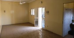 Grande Boutique avec 1 Chambre et 2 Douches