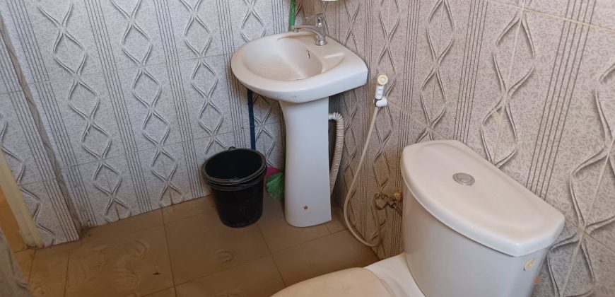 Grande Boutique avec 1 Chambre et 2 Douches