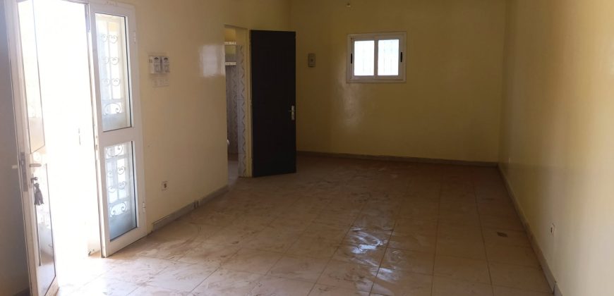 Grande Boutique avec 1 Chambre et 2 Douches