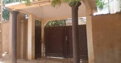 Grande Maison en Dalle, 3 Chambres, vers Kangou Tessam