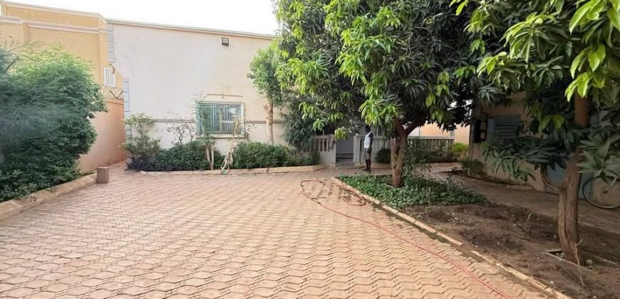 Grande Villa en Dalle 3 Chambres, Dépendance