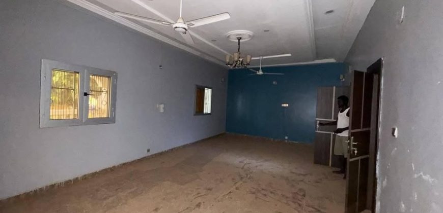 Grande Villa en Dalle 3 Chambres, Dépendance