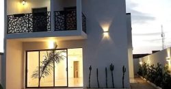 Maison à Étages 3 Chambres, Piscine, Dépendance