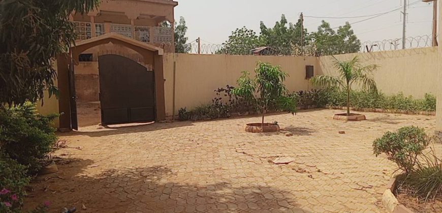 Villa 3 Chambres, 2 Douches, 100 m du Goudron