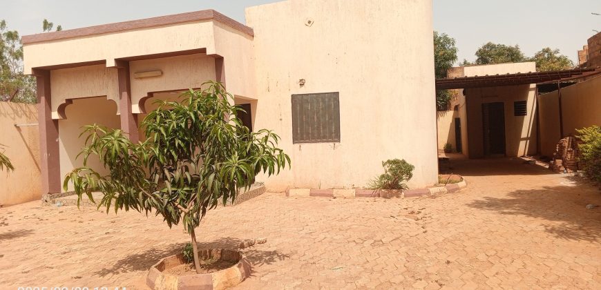 Villa 3 Chambres, 2 Douches, 100 m du Goudron