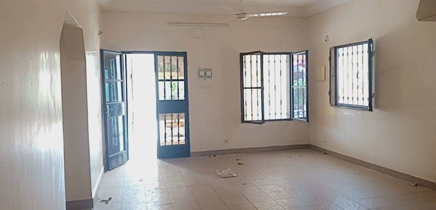 Villa 3 Chambres, 2 Douches, 100 m du Goudron