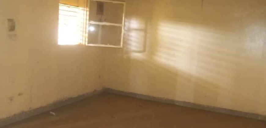 Villa 3 Chambres, 2 Douches, Hangar