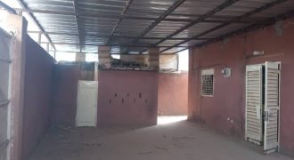 Villa 3 Chambres, 2 Douches, Hangar