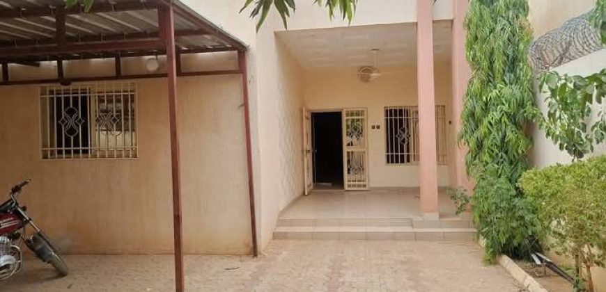 Villa 3 Chambres, 3 Douches, Dépendance