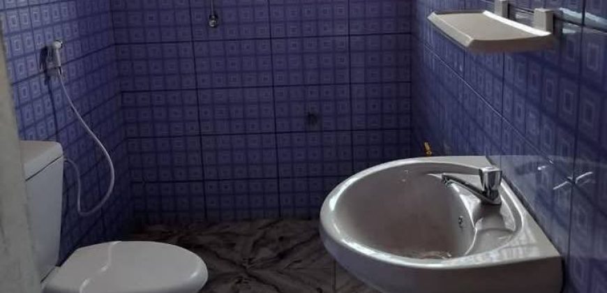 Villa 3 Chambres, Salon, 2 Douches, Dépendance