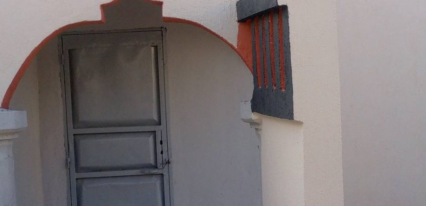 Villa 3 Chambres avec Douche, Salon, Dépendance