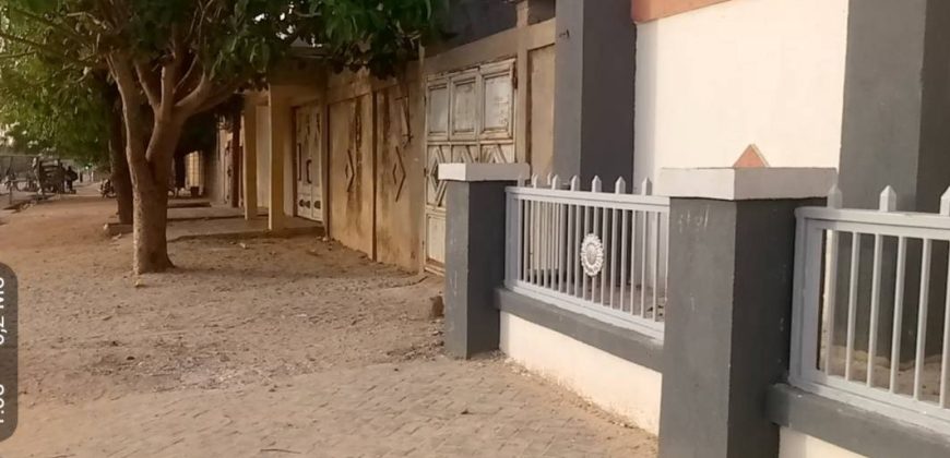 Villa 3 Chambres avec Douche, Salon, Dépendance