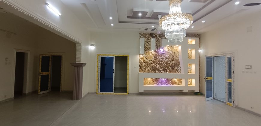 Villa 4 Chambres avec Douche Interne, Salon, sur 400 m²