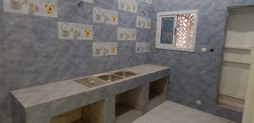 Villa 4 Chambres avec Douche Interne, Salon, sur 400 m²