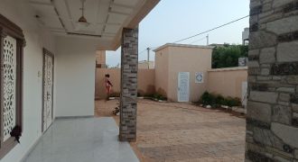 Villa 4 Chambres avec Douche Interne, Salon, sur 400 m²